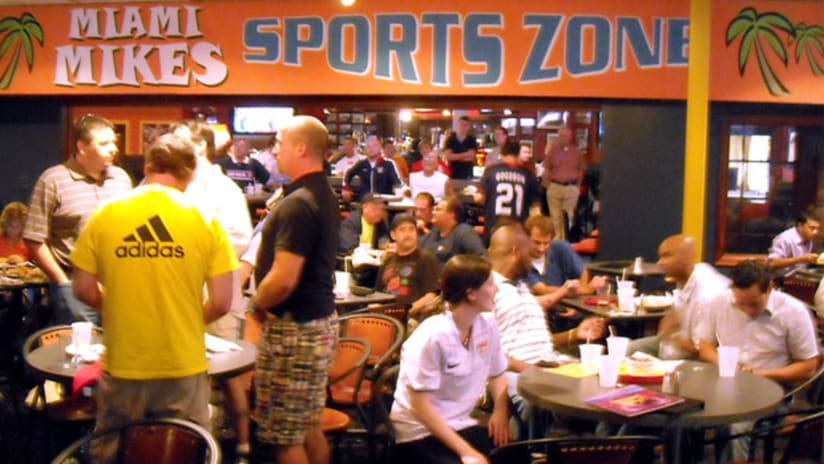 US fans poured into Mountain Mike's Sport Zone to watch the US vs. Algeria match.