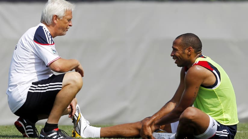Hans Backe talks tactics with Red Bulls DP Thierry Henry.