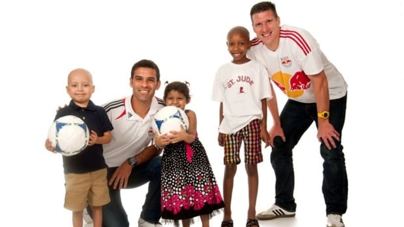 Kenny Cooper and Rafa Marquez Named Humanitarians of the Month by MLS W.O.R.K.S. - //newyork-mp7static.mlsdigital.net/mp6/imagecache/620x350/image_nodes/2012/09/marquez-cooper-st-jude.jpg